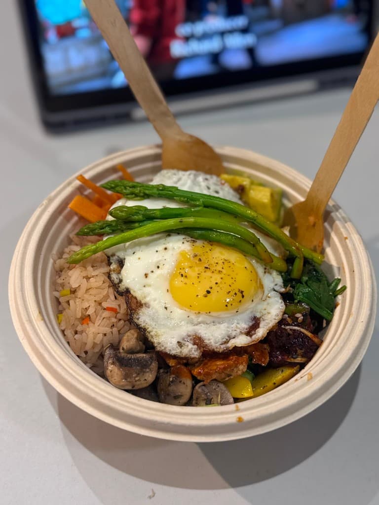 Korean Carnibowl with fried egg
