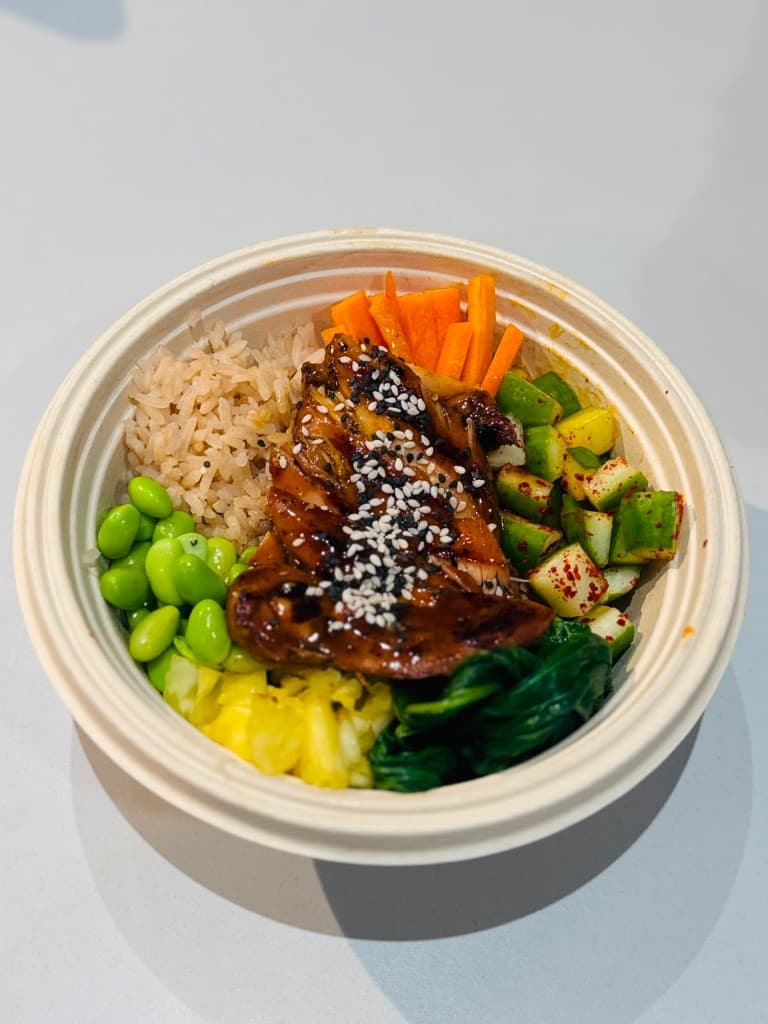 Teriyaki Carnibowl with edamame, carrot, pineapple and pok choy